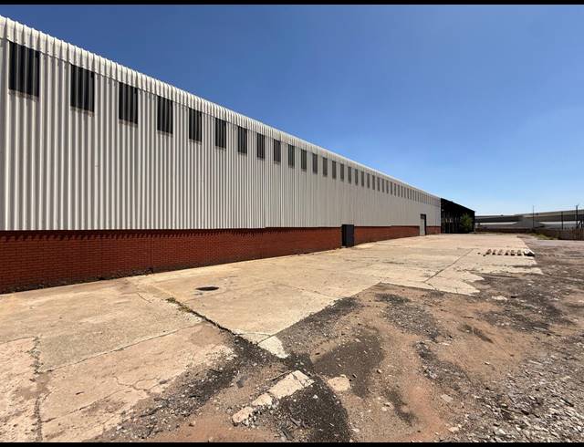 4,000M² WAREHOUSE FOR SALE IN BOKSBURG EAST